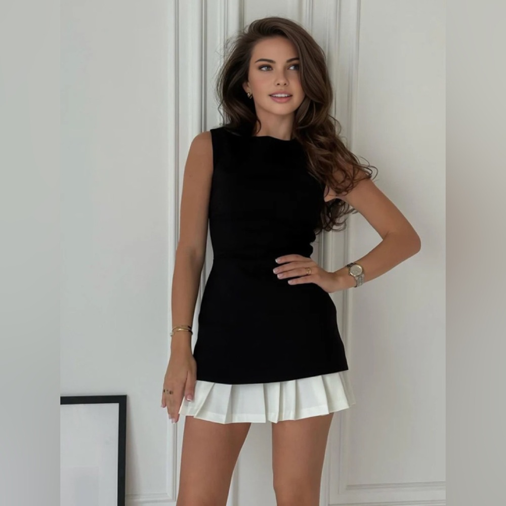 Commense Sleeveless Mini Dress Women XS Black White Pleated Hem R6